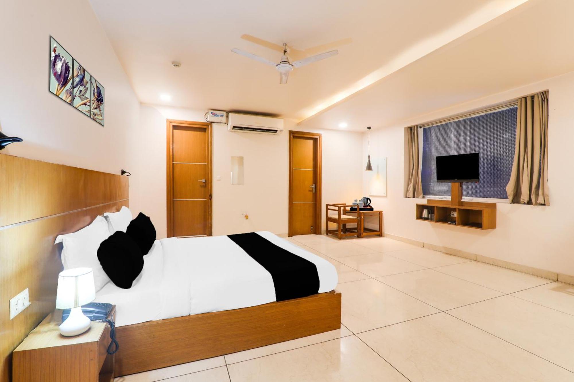 Super Townhouse Viraj Khand Formerly Veridian Inn Chinhat Exterior foto
